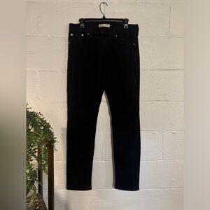 EUC Black Levi’s Jeans Slim 30x32